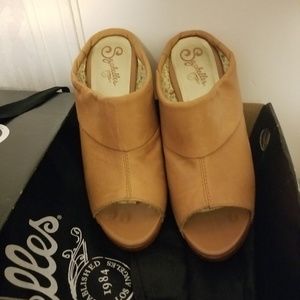 Open toe leather clogs